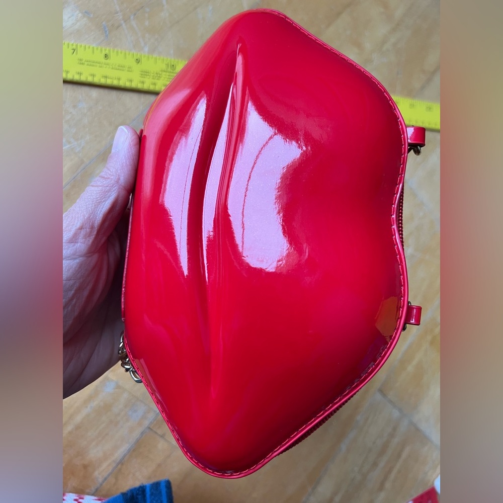 Red Lip-Shaped Women's purse Betsy Johnson vintage - Picture 6 of 16